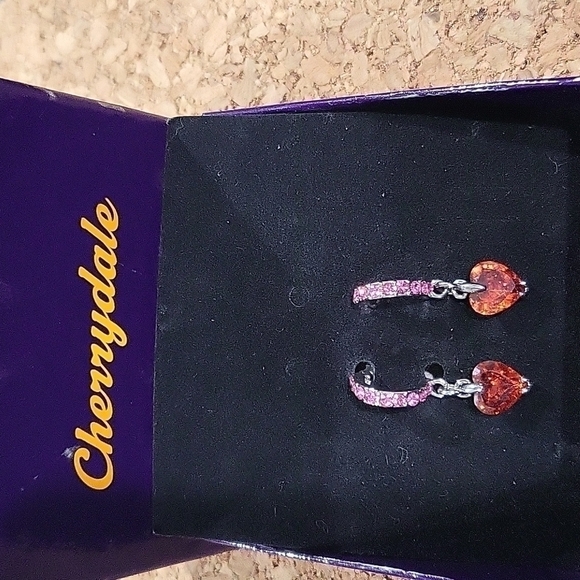 NWT Red Heart and rhinestone earrings - Picture 2 of 2